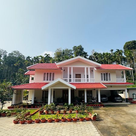 Green Castle Gonikoppal Exterior photo